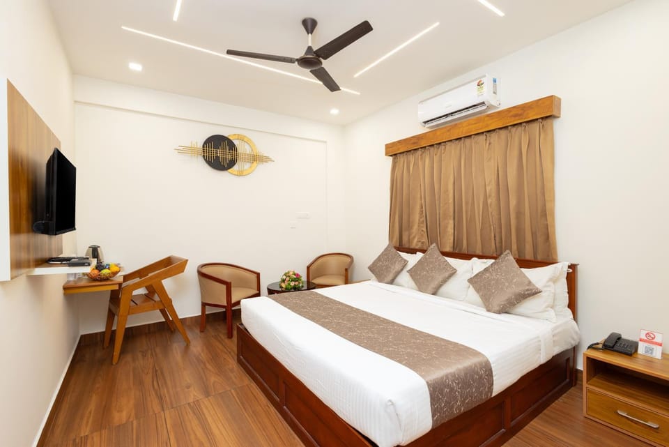 Photo of the whole room, Bedroom, air conditioner