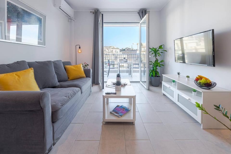 Communal lounge/ TV room, TV and multimedia, Balcony/Terrace, Living room