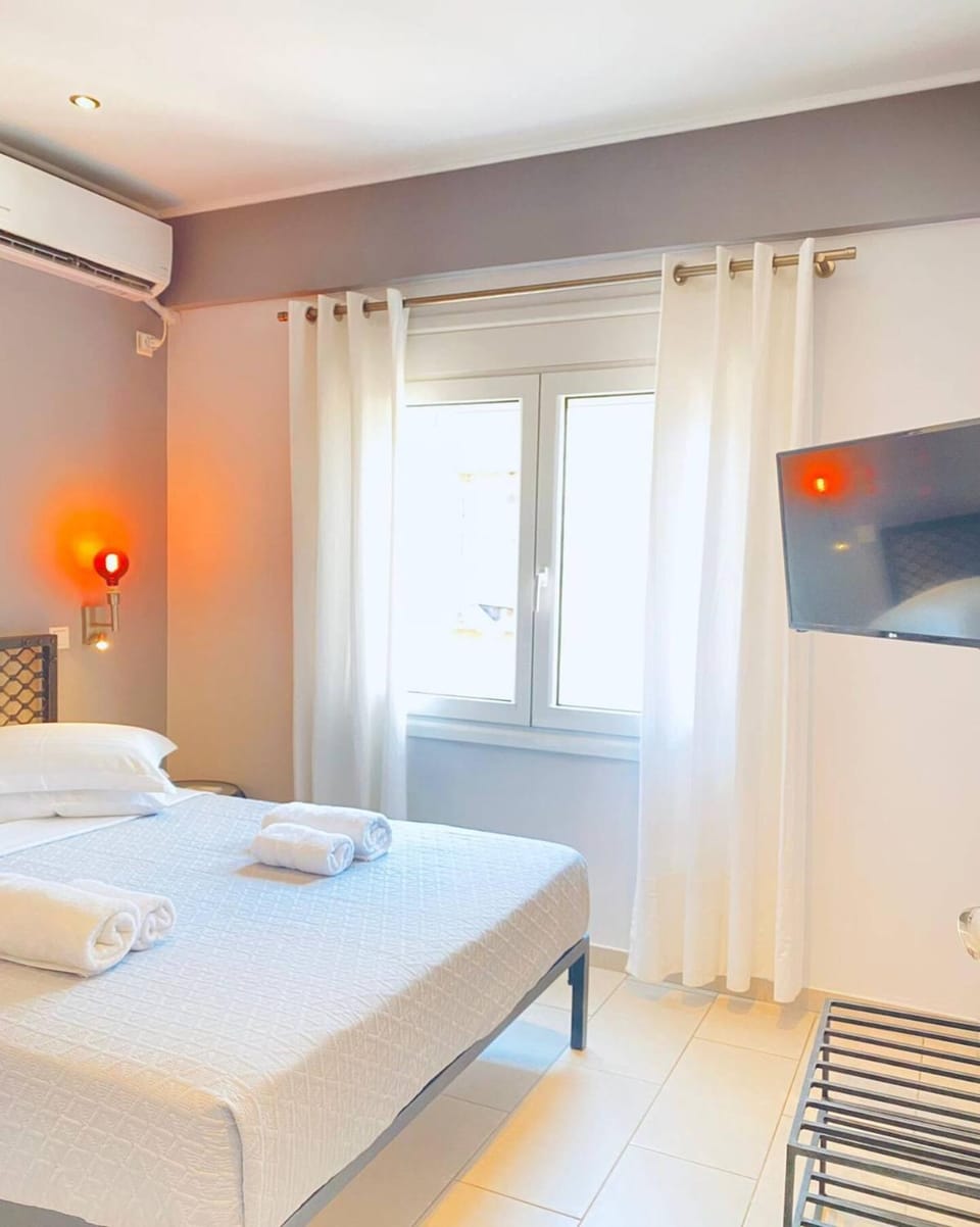 Bed, Photo of the whole room, Bedroom, air conditioner