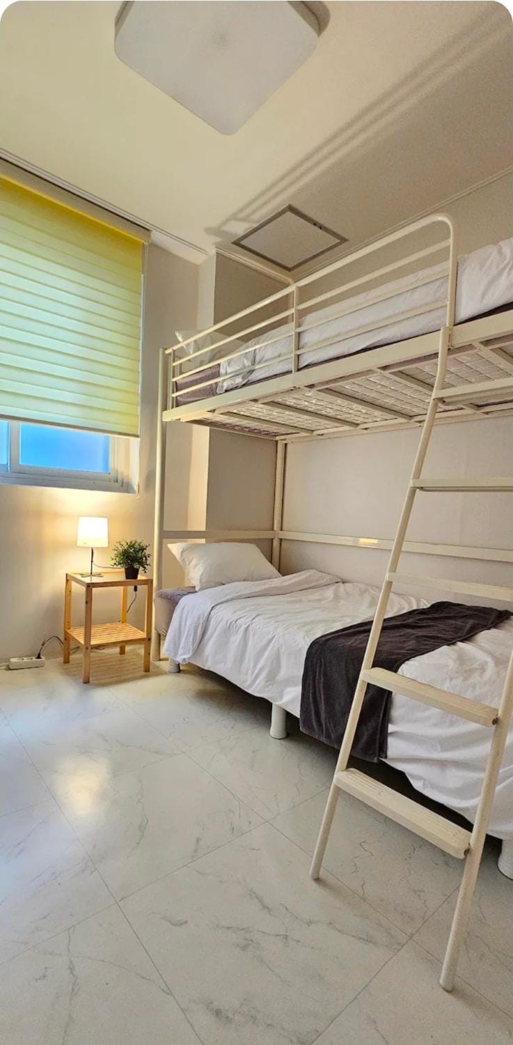 Stay Leaf Bed and Breakfast in Seoul