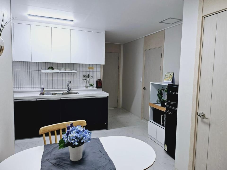 Stay Leaf Bed and Breakfast in Seoul