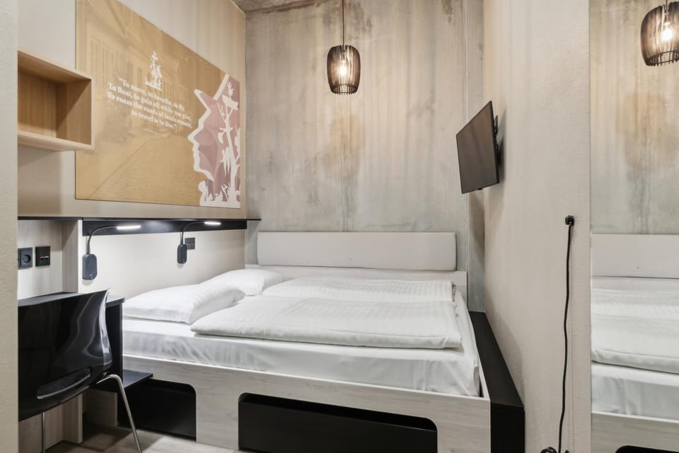 Bed, Photo of the whole room