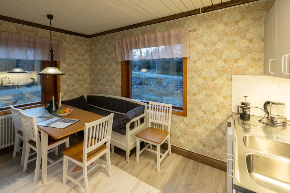 Kitchen or kitchenette, Seating area, Dining area