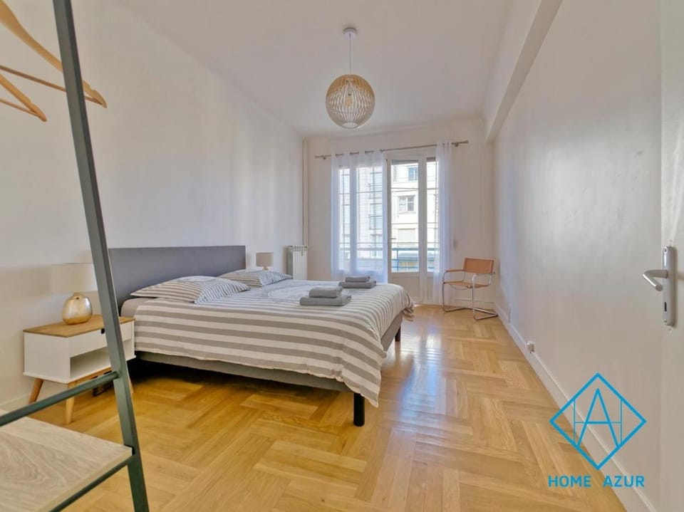 Golden Square Apartment in Nice