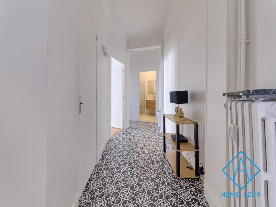 Golden Square Apartment in Nice