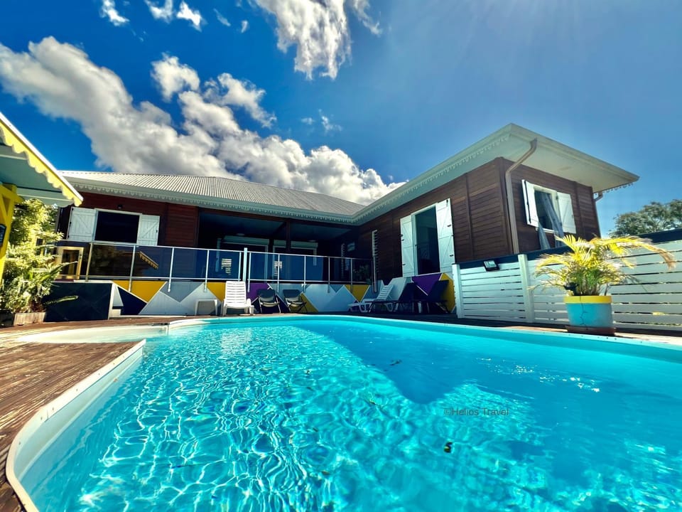 Property building, Patio, Day, Pool view, Swimming pool, sunbed