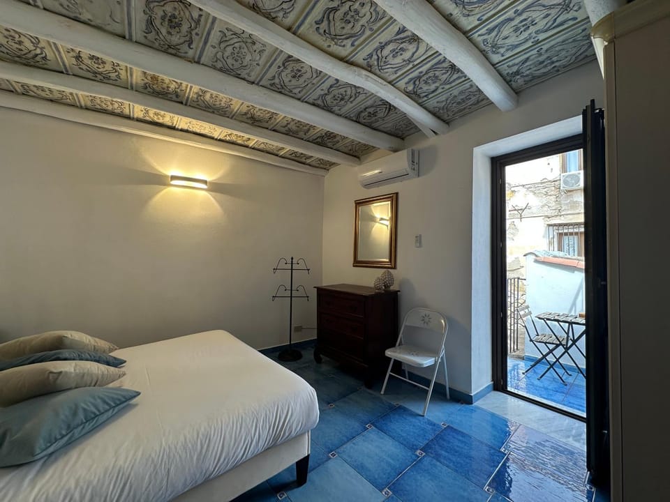 Bed, Balcony/Terrace, Photo of the whole room, Bedroom, air conditioner