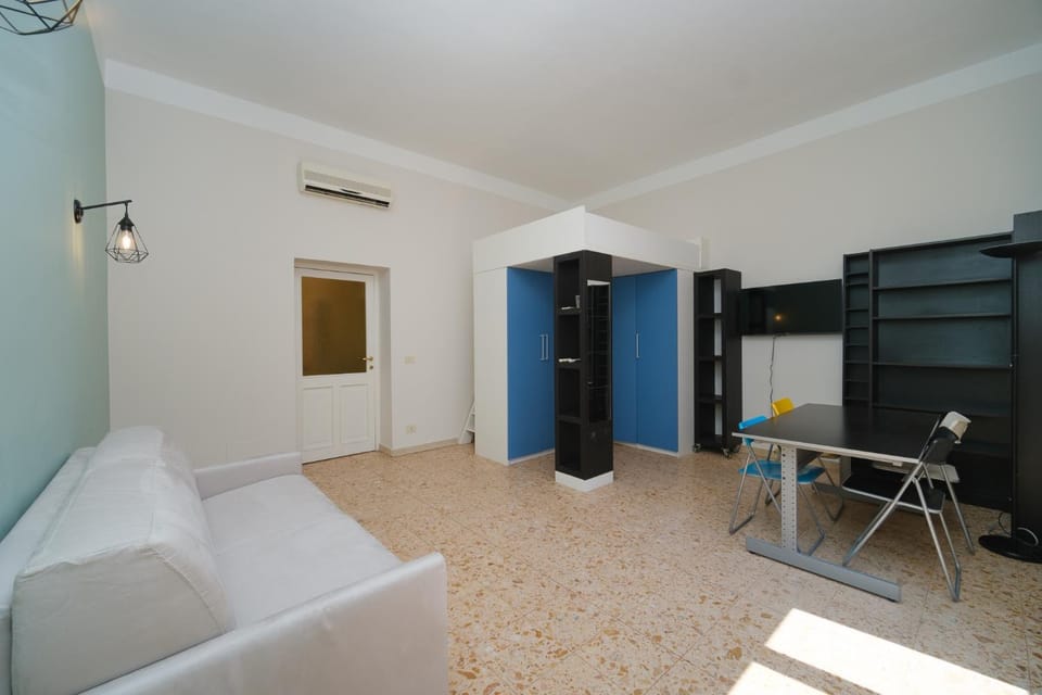 Living room, Seating area, air conditioner