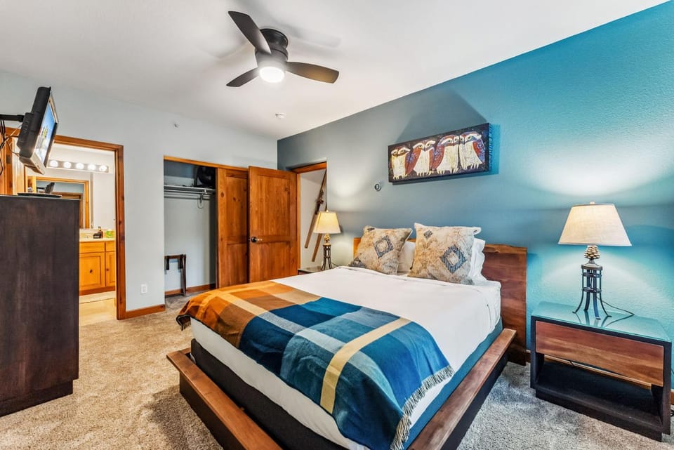 Ski In Out Breckenridge Condo with Shared Hot Tubs House in Breckenridge