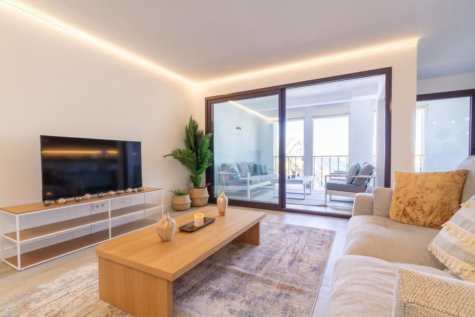 TV and multimedia, Living room, Evening entertainment
