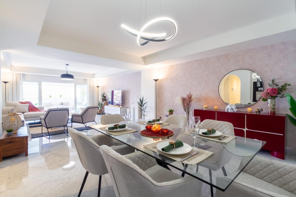 Seating area, Dining area