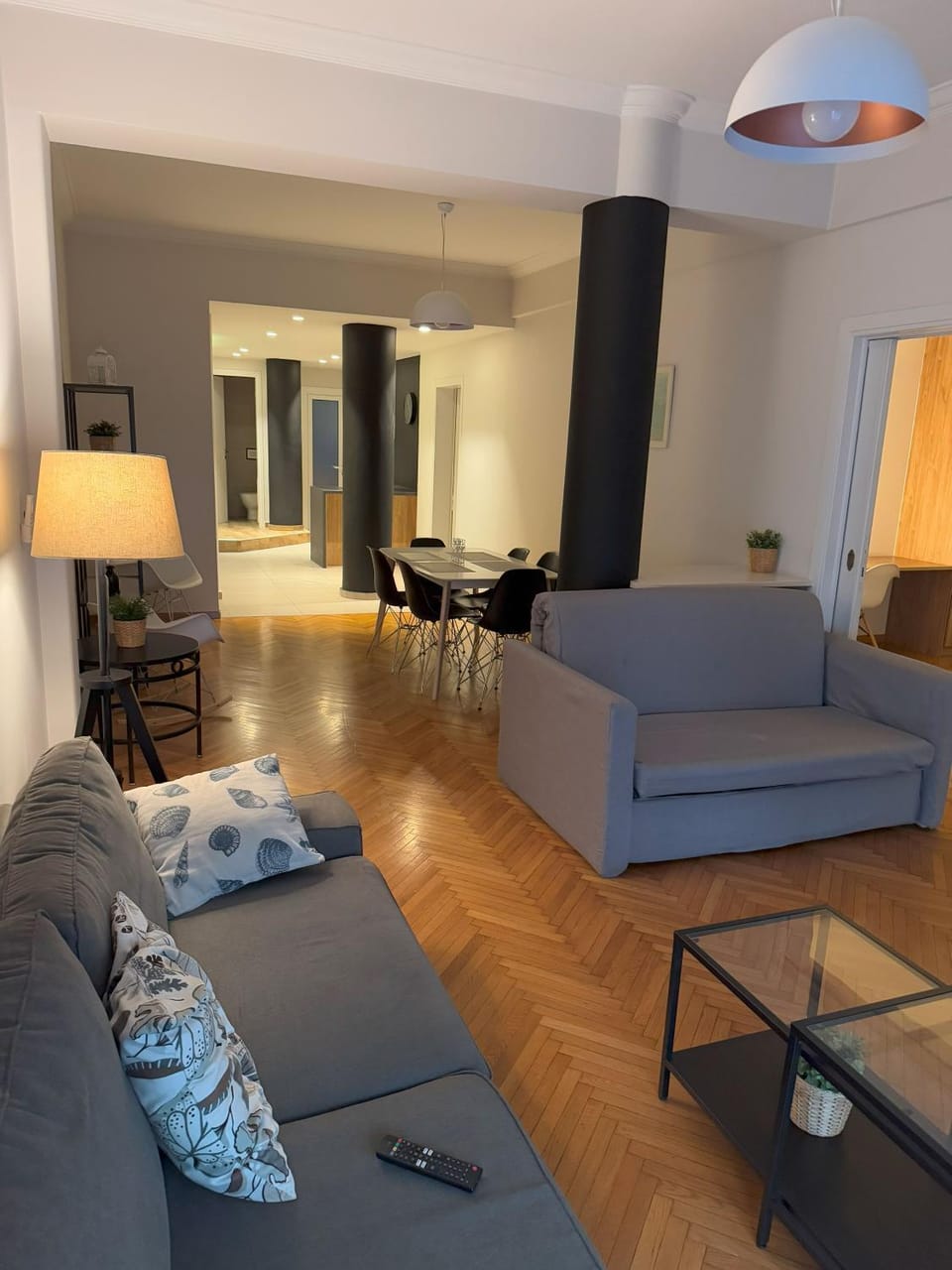 Photo of the whole room, Seating area