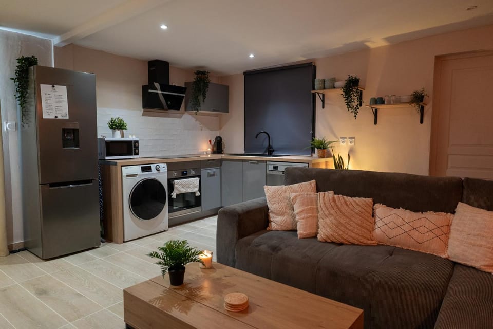 Communal lounge/ TV room, TV and multimedia, Kitchen or kitchenette, Living room, oven, washing machine