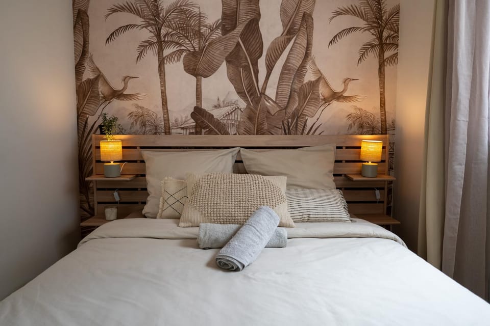 Bed, Photo of the whole room, towels