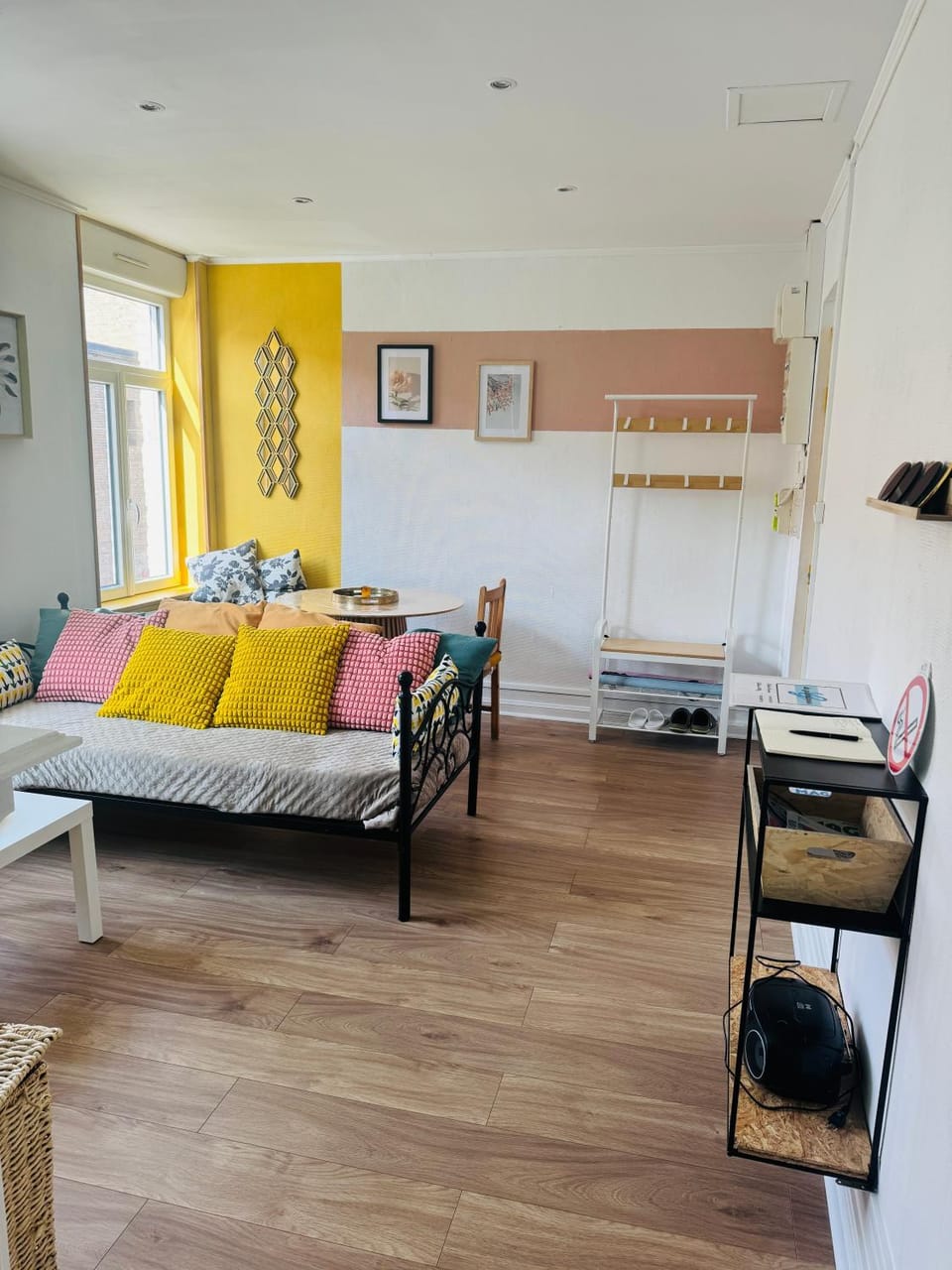 Living room, Dining area
