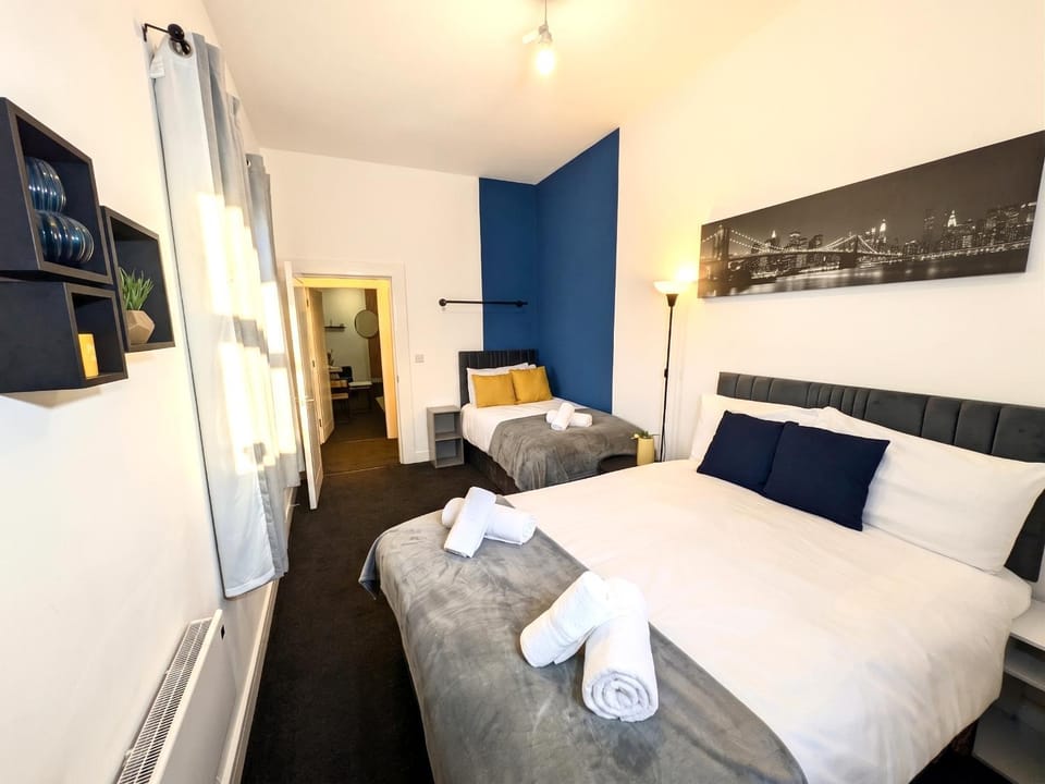 Bed, Photo of the whole room, Bedroom, towels