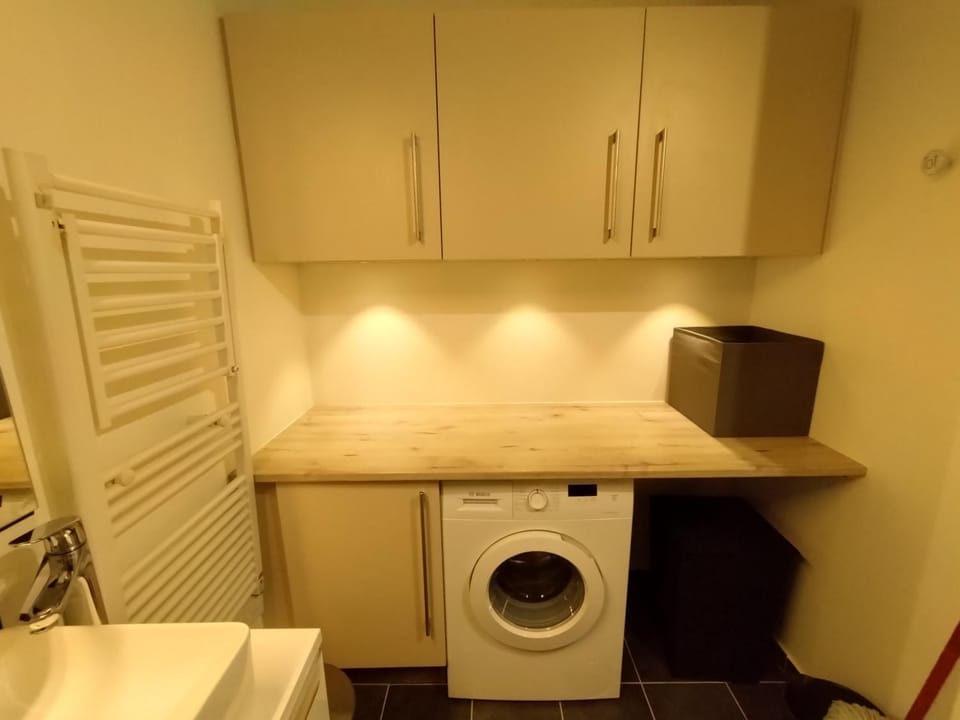 cozy 2 bedroom apartment, La Défense, 10 min walk metro Apartment in Puteaux