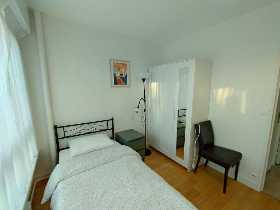 cozy 2 bedroom apartment, La Défense, 10 min walk metro Apartment in Puteaux