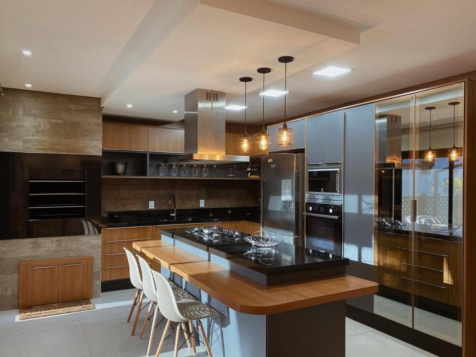 BBQ facilities, Kitchen or kitchenette, Dining area, microwave, minibar, oven, stove