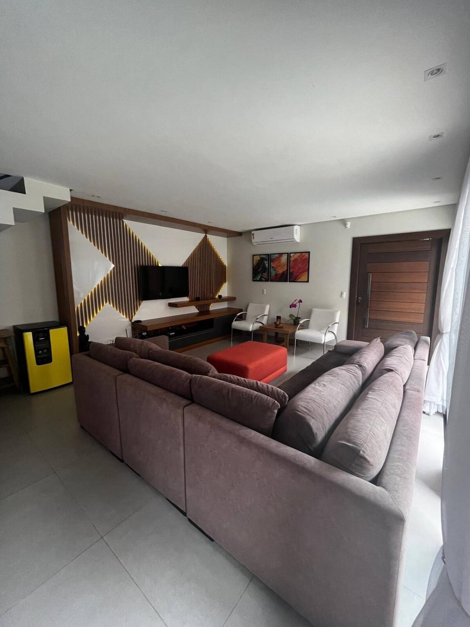 Communal lounge/ TV room, TV and multimedia, Living room, Seating area, minibar, air conditioner
