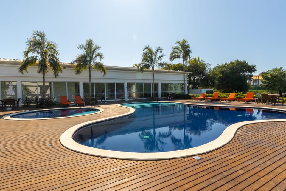 Property building, Day, Pool view, Swimming pool, Swimming pool, sunbed