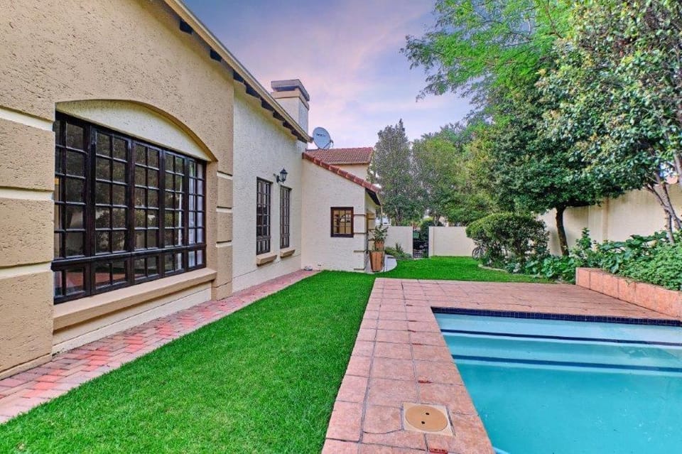 Douglasdale villla Villa in Sandton