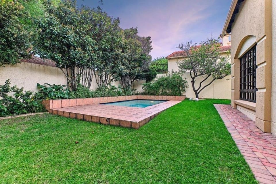 Douglasdale villla Villa in Sandton