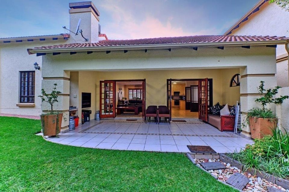 Douglasdale villla Villa in Sandton