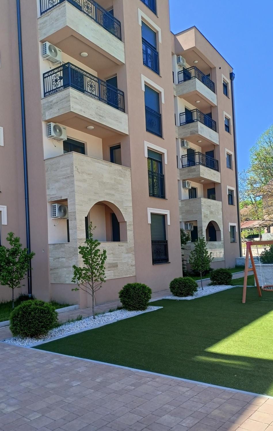 Larso Lux, free swimming pools Apartment in Serbia