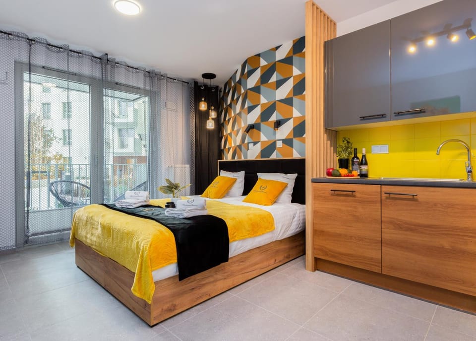 Bed, Kitchen or kitchenette, Photo of the whole room, Bedroom