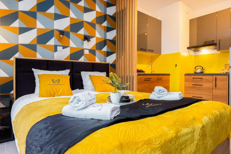 Bed, Kitchen or kitchenette, Bedroom