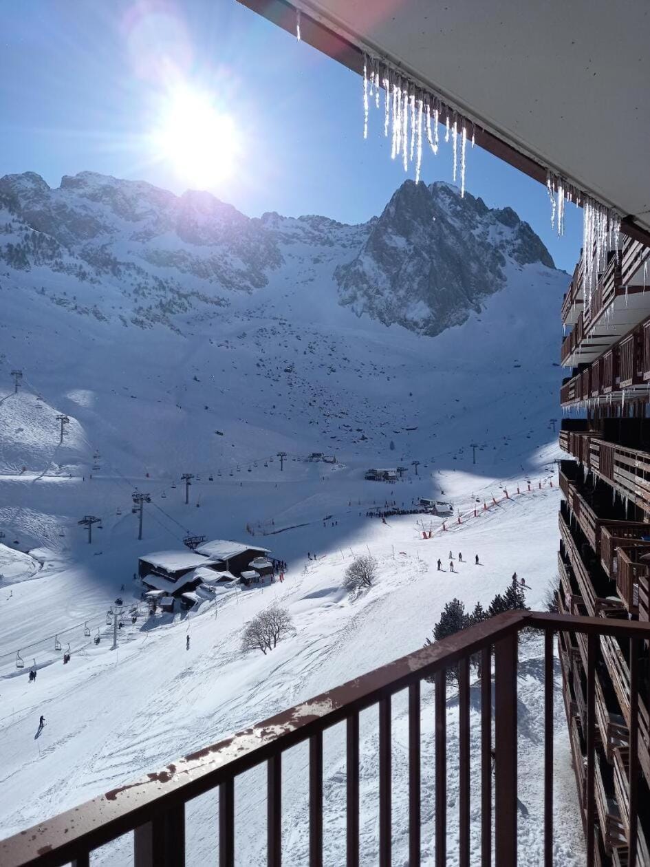 Skiing, Mountain view