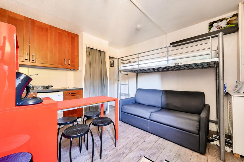 Bed, kitchen