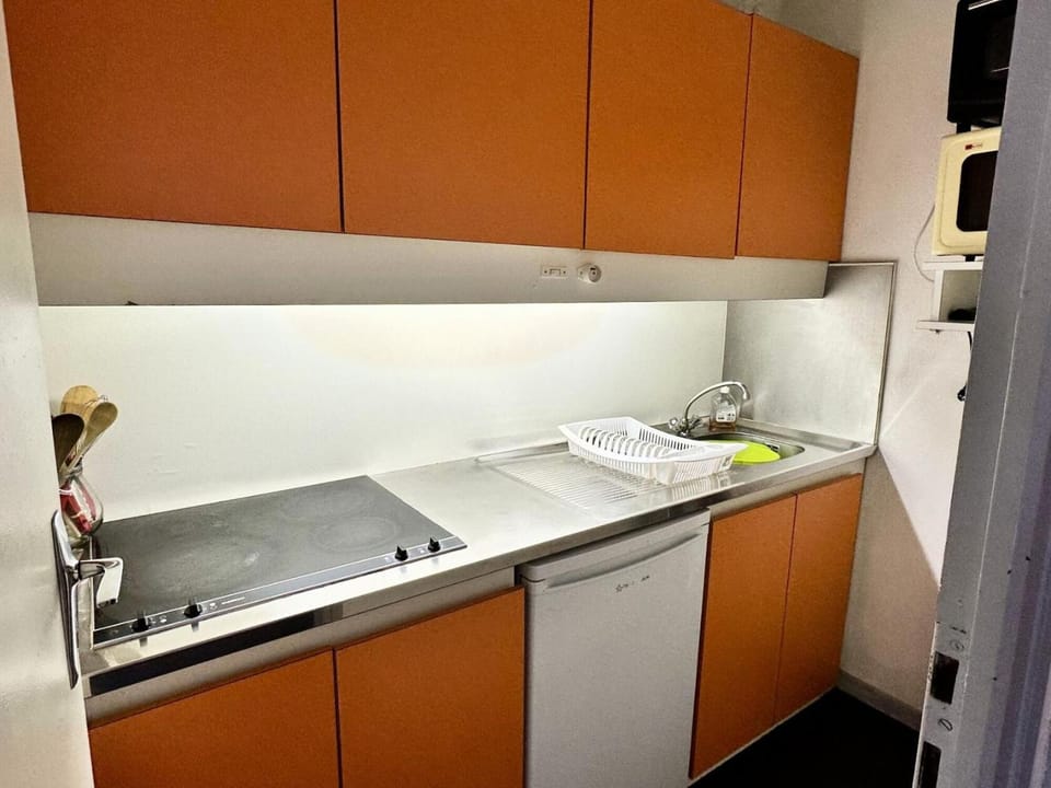 Bathroom, oven, kitchen