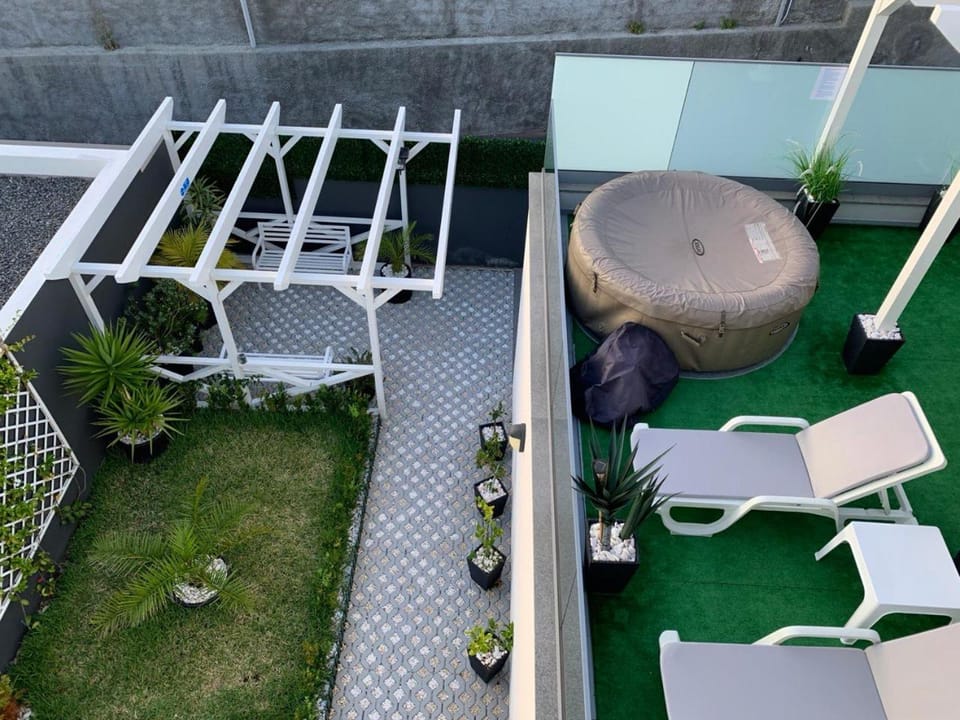 Hot Tub, Balcony/Terrace, sunbed