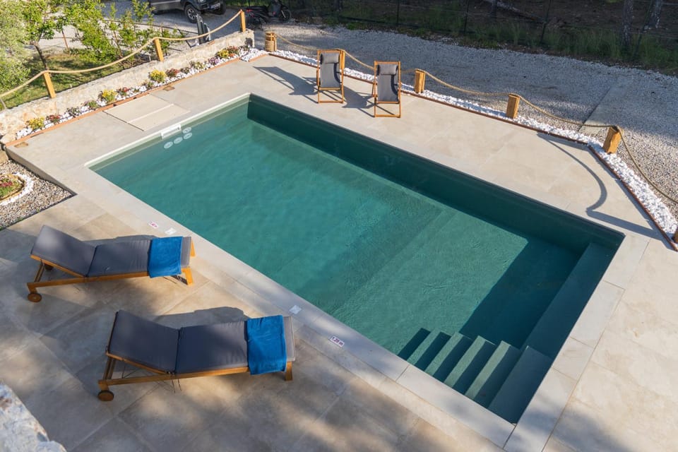 Pool view, Swimming pool, sunbed