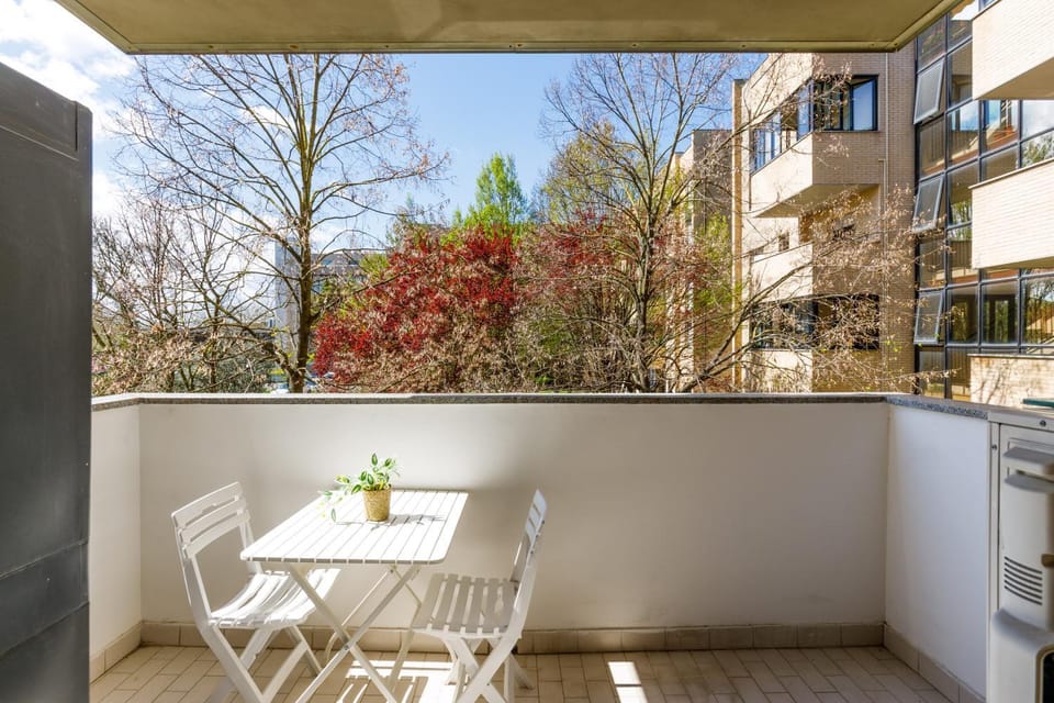 Property building, Spring, Day, View (from property/room), Balcony/Terrace, Kitchen or kitchenette, Dining area