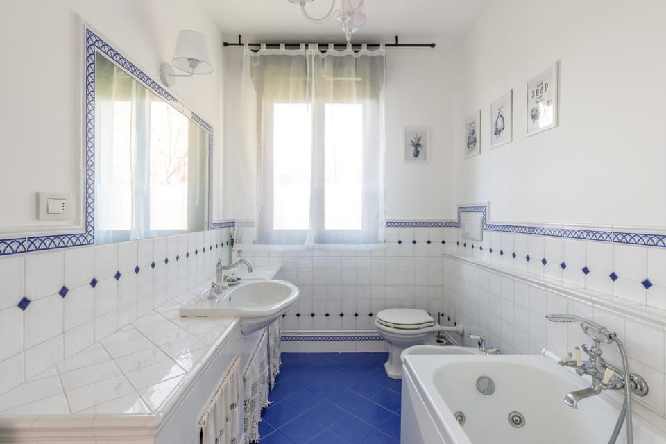 Toilet, Bathroom, Bath, towels