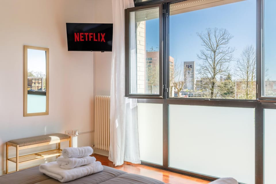 Communal lounge/ TV room, Bed, TV and multimedia, Photo of the whole room, Evening entertainment, Bedroom, towels