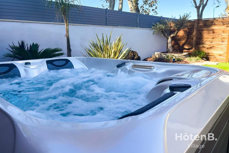 Day, Hot Tub
