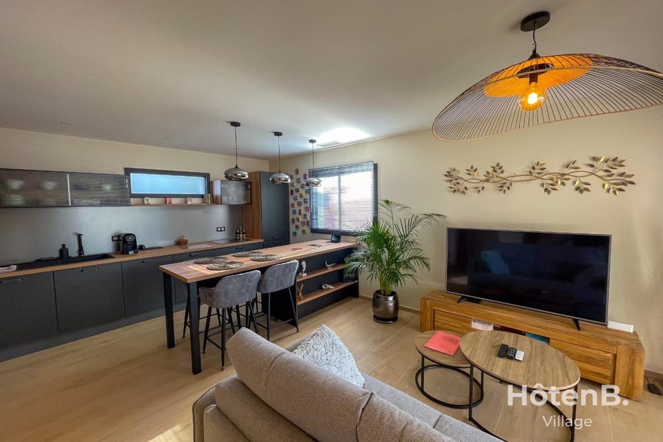 TV and multimedia, Kitchen or kitchenette, Living room, Dining area
