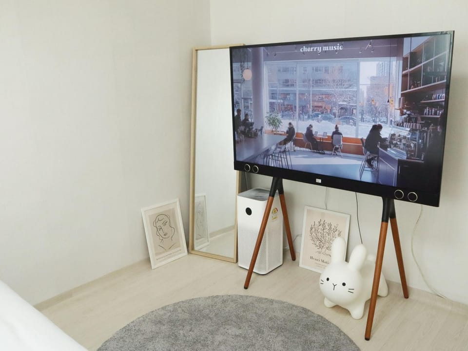 Communal lounge/ TV room