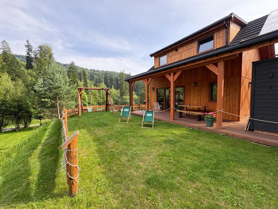 Property building, Day, Natural landscape, Garden, Garden view