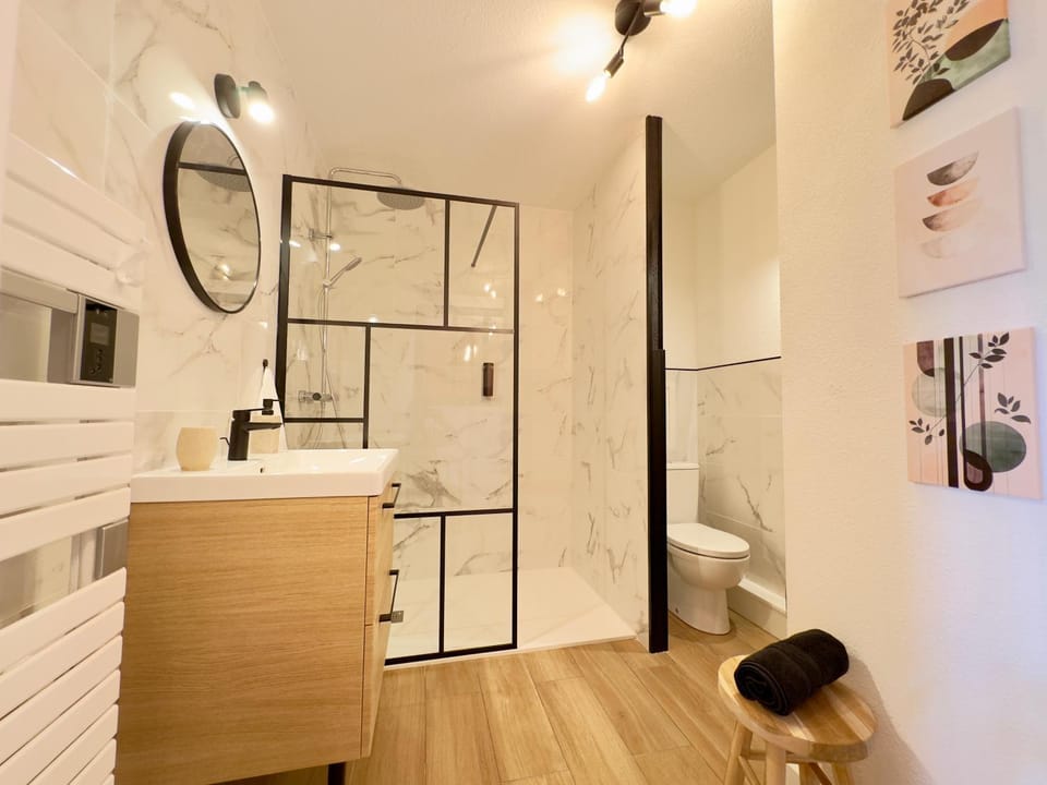 Shower, Toilet, Bathroom
