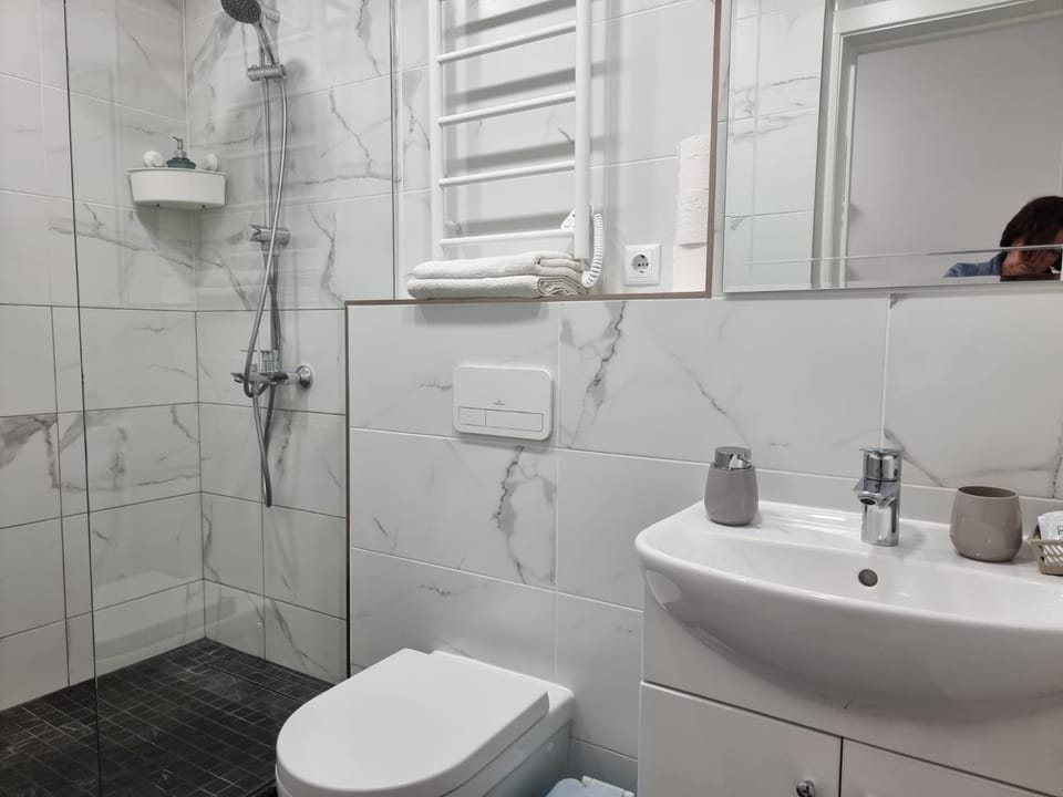 Shower, Bathroom, towels