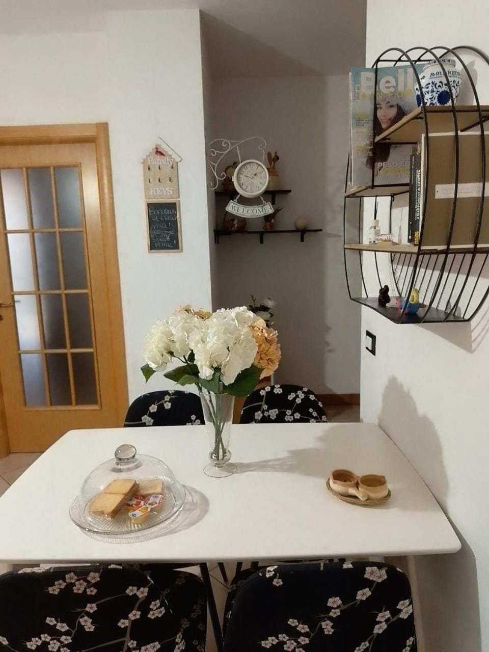 Dining area, kitchen