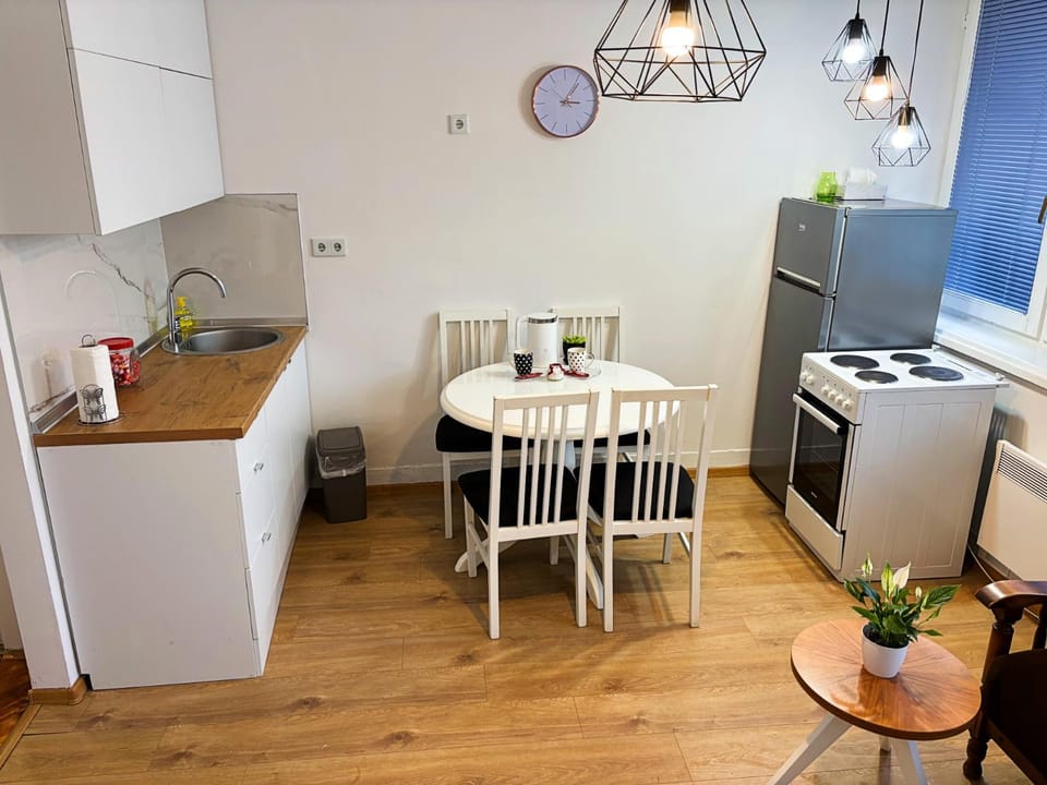 Coffee/tea facilities, Kitchen or kitchenette, Dining area, oven, pet friendly, stove