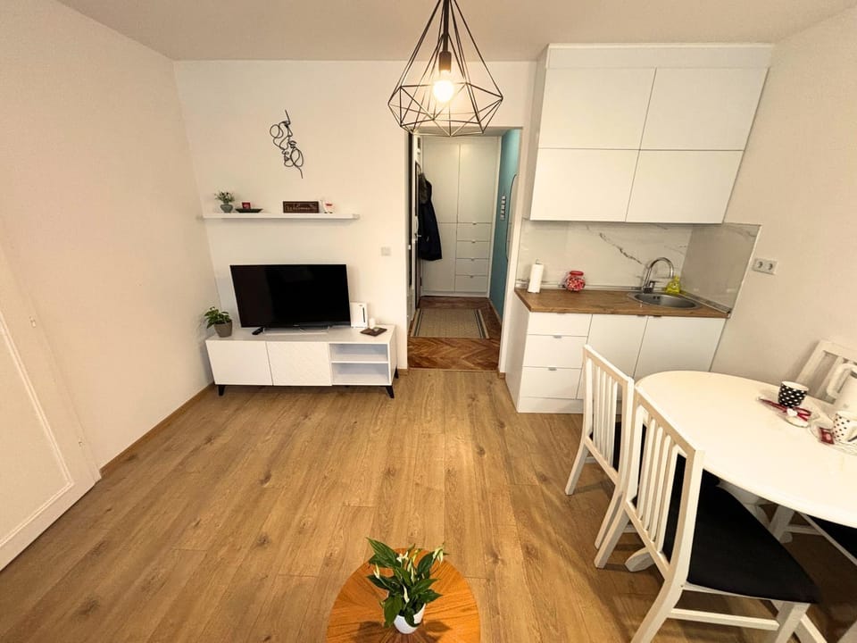 TV and multimedia, Kitchen or kitchenette, Dining area
