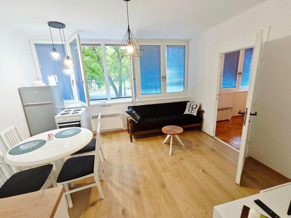 Photo of the whole room, Seating area