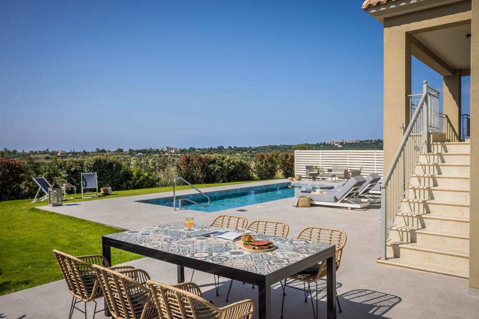 Natural landscape, Garden, Balcony/Terrace, Seating area, Dining area, Garden view, Pool view, Swimming pool, sunbed